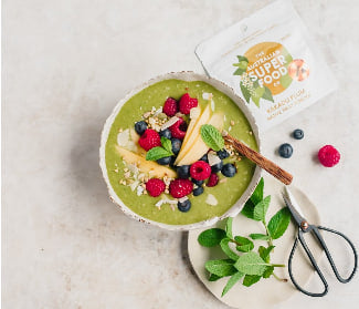 KAKADU PLUM AND PINEAPPLE GREEN SMOOTHIE BOWL